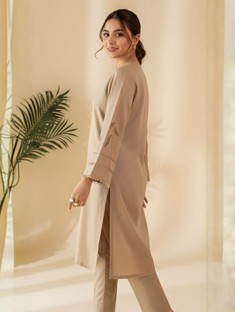 Hania Amir wearing Shaista in Mere Zindagi Hai Tu