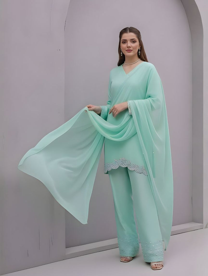 Hania Amir wearing Afroz in Mere Zindagi Hai Tu