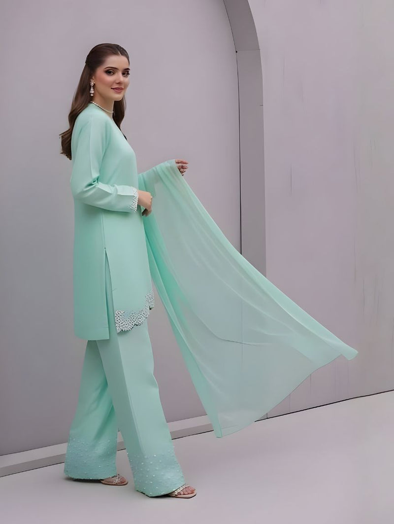 Hania Amir as Ayra in Afroz outfit in Mere Zindagi hy Tu