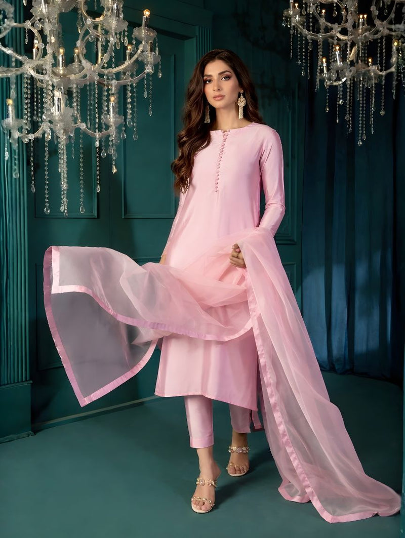 Ayra Hania Amir drees 