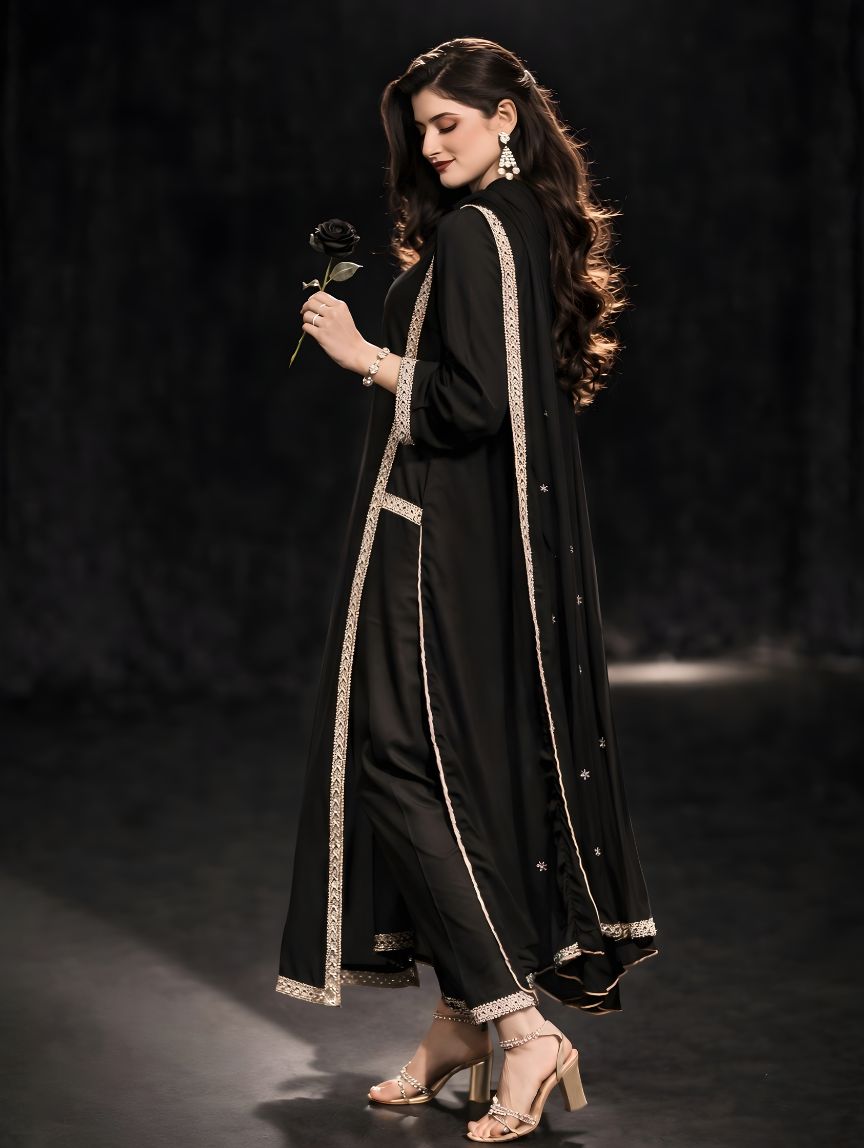 Mere Zindagi Hai Tu Ayra black dress style